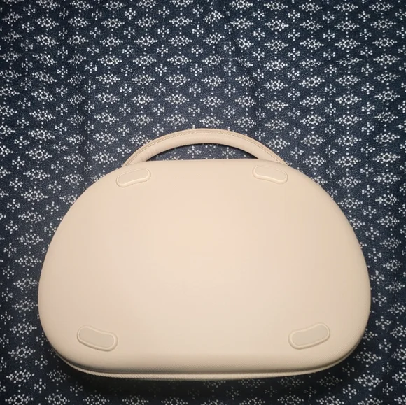 Eufy Breast Pump Charger Case - Picture 8 of 10